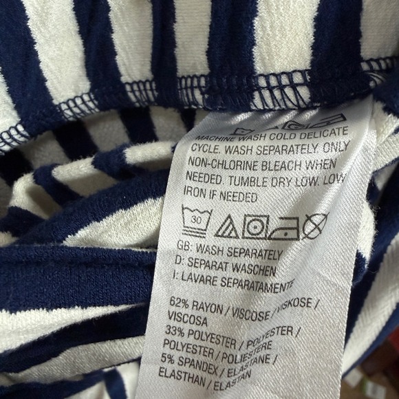 AnyBody Womens Size 1X Navy White Stripe Paperbag Waist Wide Leg Cropped Pants - Picture 8 of 10